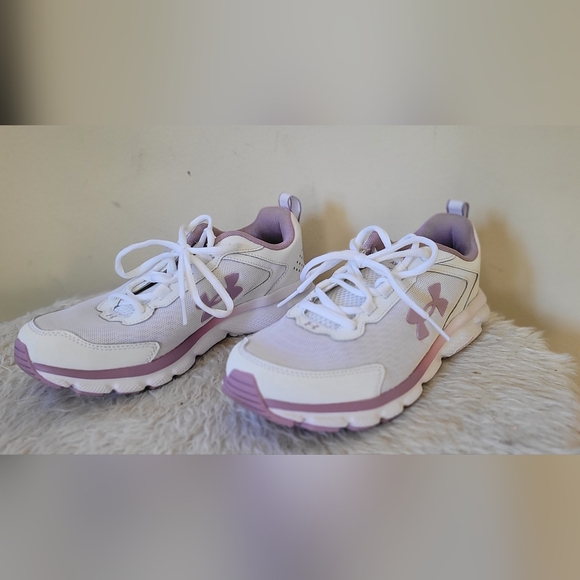 Under Armour Charged Assert 9.  Sz 7.5 Mauve Pink And White - Picture 1 of 9